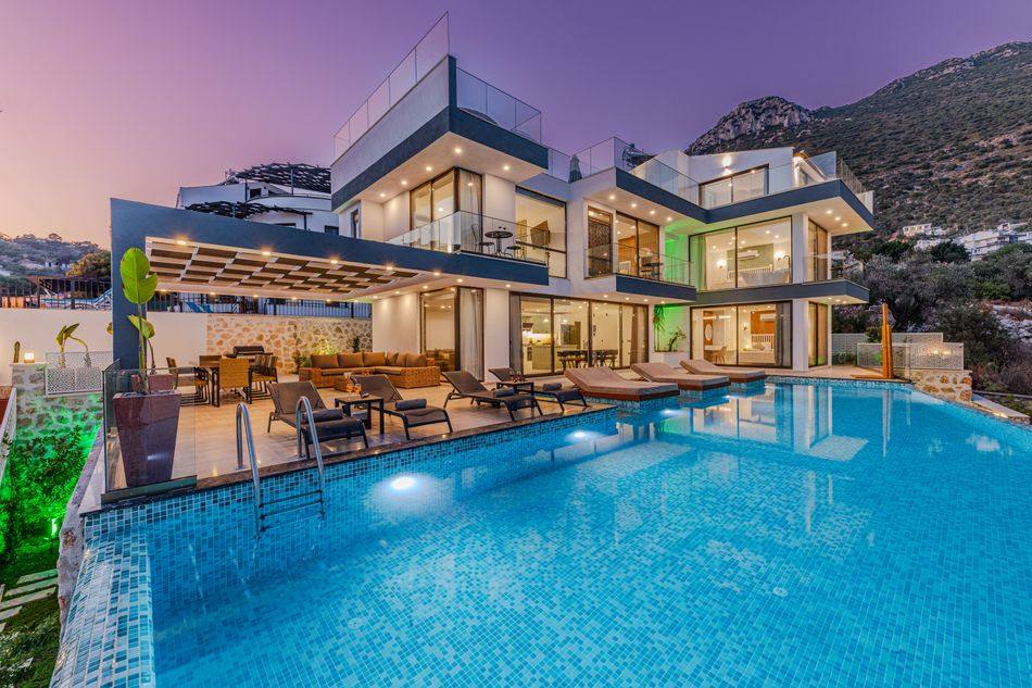 Outdoor living collection