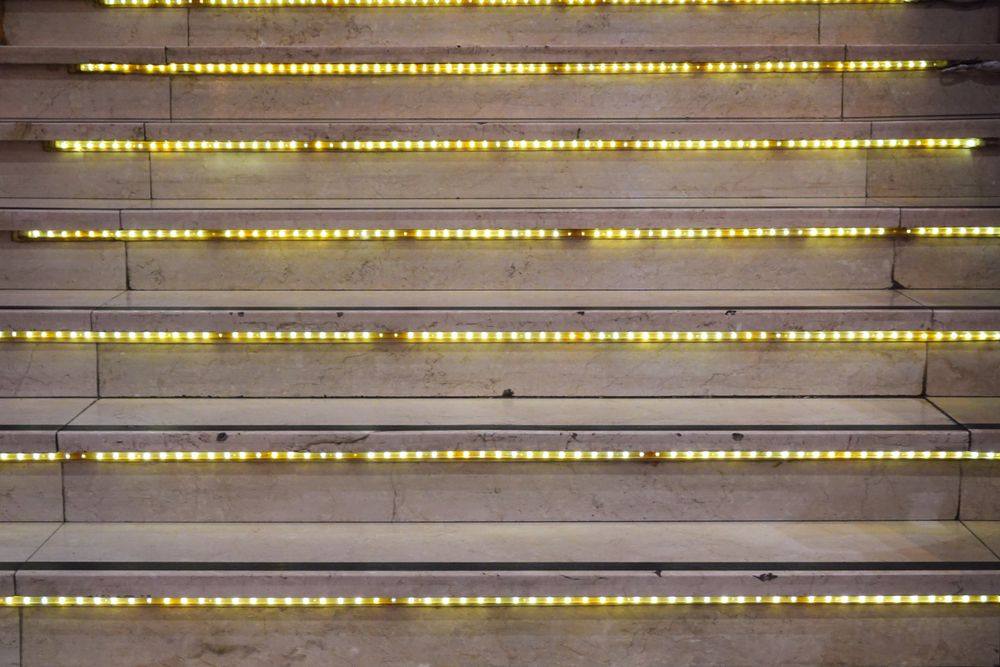 Recessed LED step and stair lighting